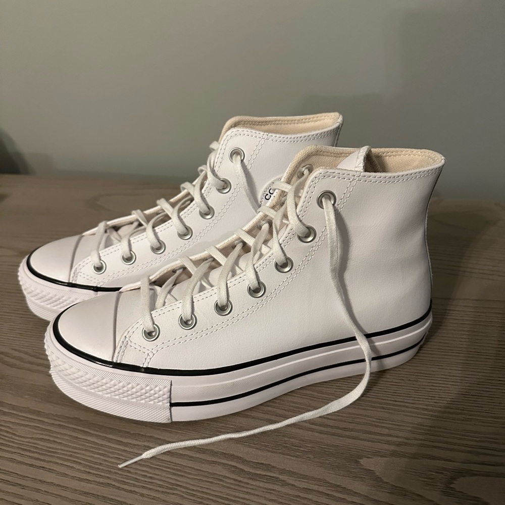 BRAND NEW Women’s Chuck Taylor All Star Lift Platform Leather